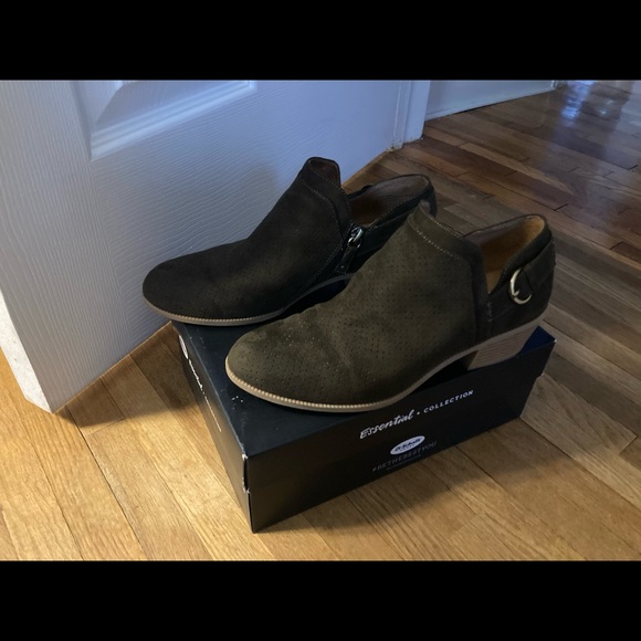 Booties- Olive Green - Picture 2 of 3